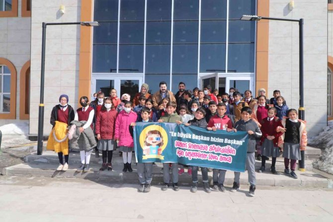 Dünya Ağrılılar Gününde Köy Çocukları Sinema İle Buluştu