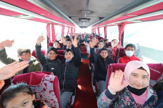 Dünya Ağrılılar Gününde Köy Çocukları Sinema İle Buluştu