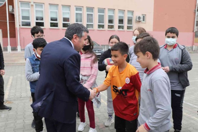 Vali Atay Okul Ziyaretlerine Devam Ediyor