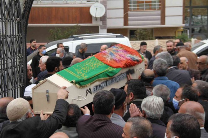 Elazığ’da Öldürülen Anne Ve Kızı Son Yolculuklarına Uğurlandı