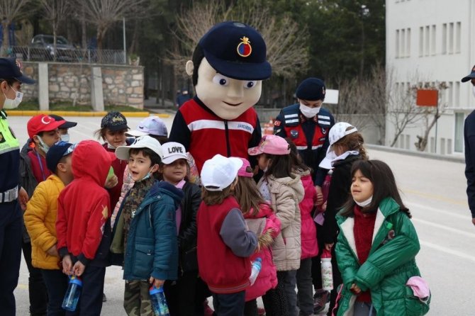 Jandarmanın Çocuklara Yönelik Eğitiminde İlk Etap Tamamlandı