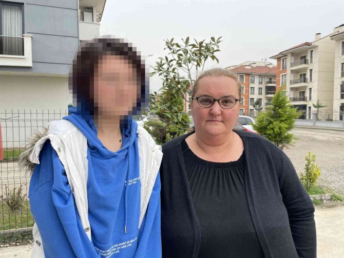 14 Yaşındaki Genç Kızı Darp Edip, Anneannesini Hırpaladılar