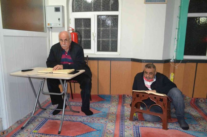 Camiyi Soyan Hırsıza Cami Cemaatinden Tepki: “Gidin Adam Gibi Bir Yerde Çalışın”