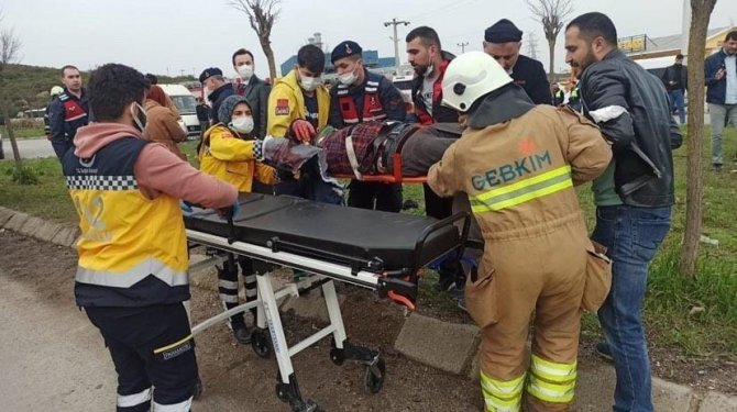 Kocaeli’de Tır Ve Servis Aracı Çarpıştı, Çok Sayıda Yaralı Var