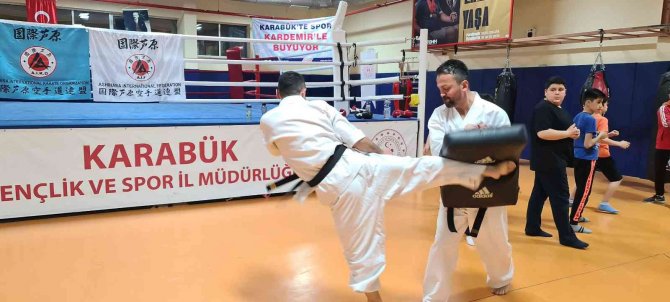 Milli Sporcu Gedik, Hem Müsabakalara Hazırlanıyor Hem De Sporcu Yetiştiriyor