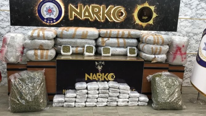 İ̇stanbul’da Minibüste 190 Kilogram Hint Keneviri Ele Geçirildi
