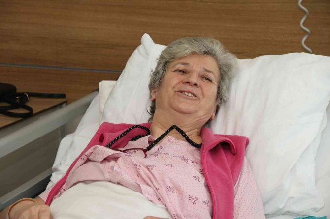 Yaşlı Kadının Karaciğerindeki Kitleye Laparoskopik Müdahale