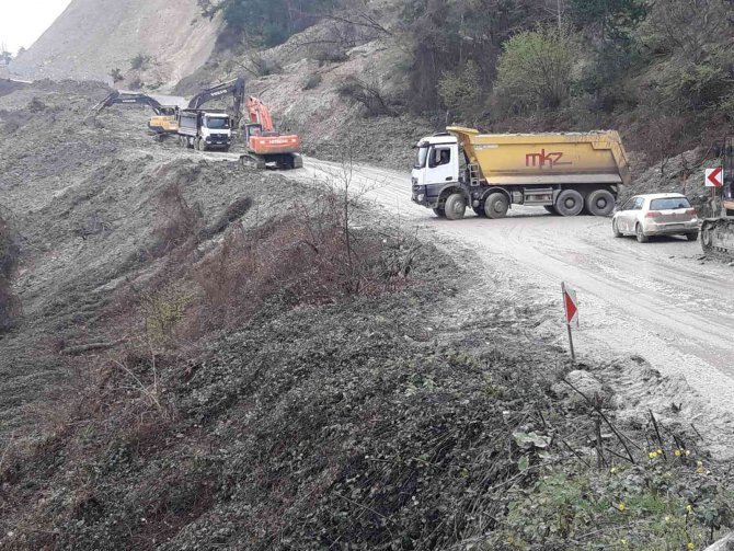 4 Gündür Kapalı Olan Kastamonu-çatalzeytin Karayolunda Çalışmalar Sürüyor