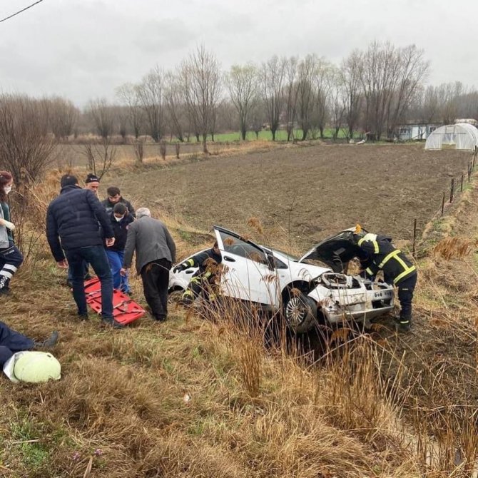 Kastamonu’da Otomobil, Tarlaya Uçtu: 4 Yaralı