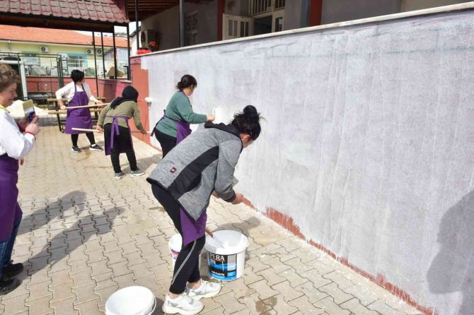 Akmek’le Duvarlara Kadın Dokunuşu