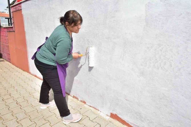 Akmek’le Duvarlara Kadın Dokunuşu