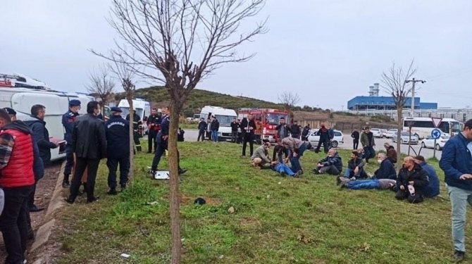 Kocaeli’de Tır Ve Servis Aracı Çarpıştı, Çok Sayıda Yaralı Var