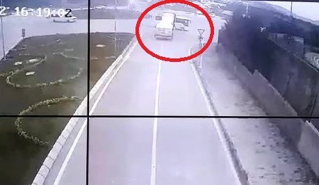 Kocaeli’de Tır İle İşçi Servisi Çarpıştı: 2’si Ağır 25 Yaralı