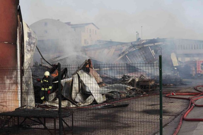 Konya’da Korkutan Fabrika Yangını