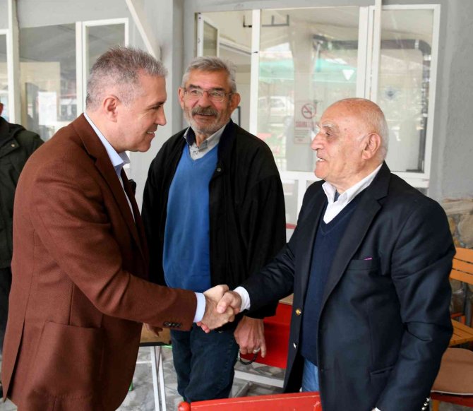 Kuşadası Belediyesi Vatandaşları Dinlemeye Devam Ediyor