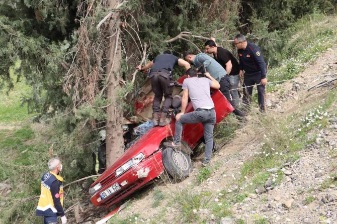 Kuşadası’nda Virajı Alamayan Araç Şarampolu Uçtu