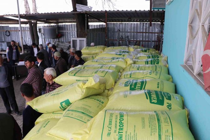 Manisa’da Üreticilere Gübre Dağıtımına Başlandı