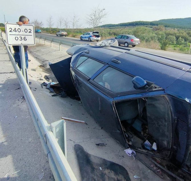Manisa’da Kontrolden Çıkan Otomobil Şarampole Devrildi: 2 Yaralı