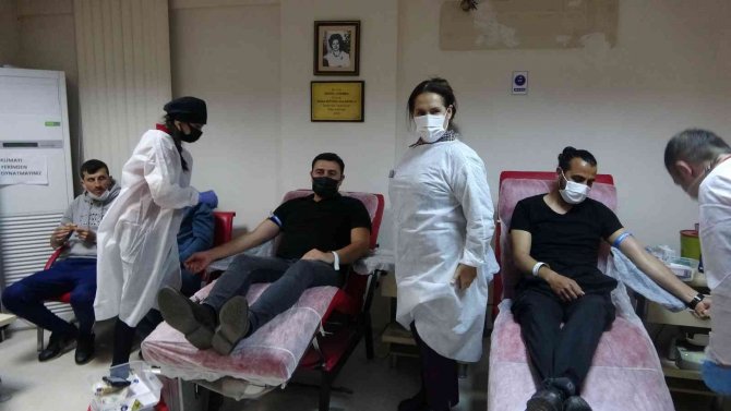 Marmaris’te Polisler Önce Oruçlarını Açtı, Sonra Kan Bağışladı