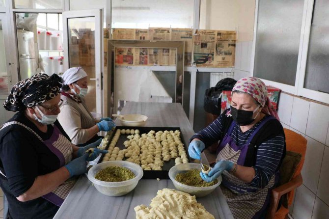Ramazan Sofralarının Vazgeçilmez Tatlısı: "Kerebiç"