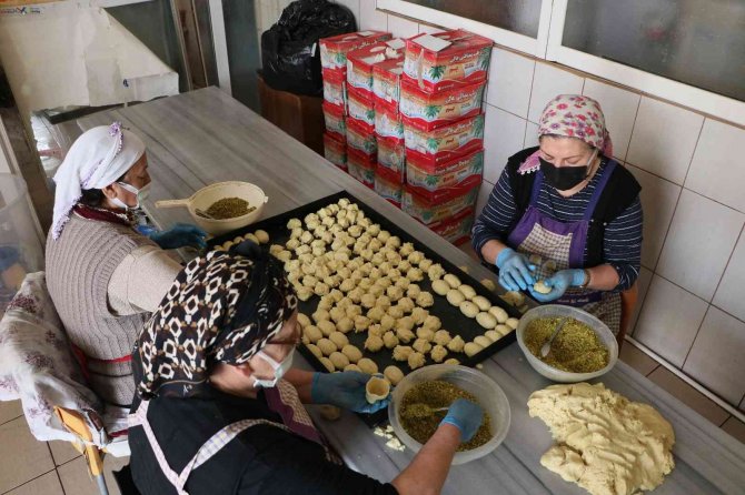 Ramazan Sofralarının Vazgeçilmez Tatlısı: "Kerebiç"