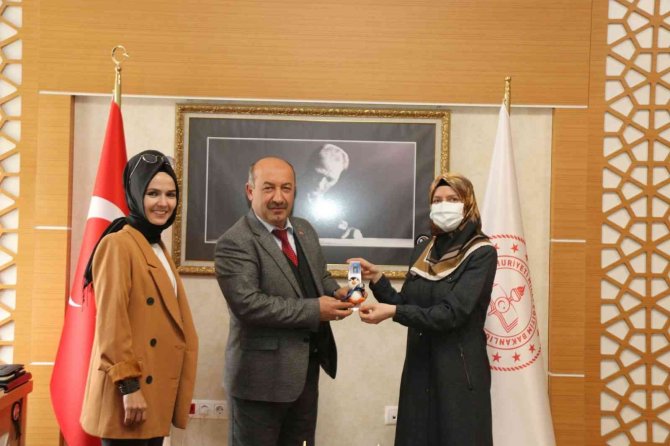 Müdür Başyiğit’e ’Isınıyoruz, Tükeniyoruz’ İsimli Proje Tanıtıldı