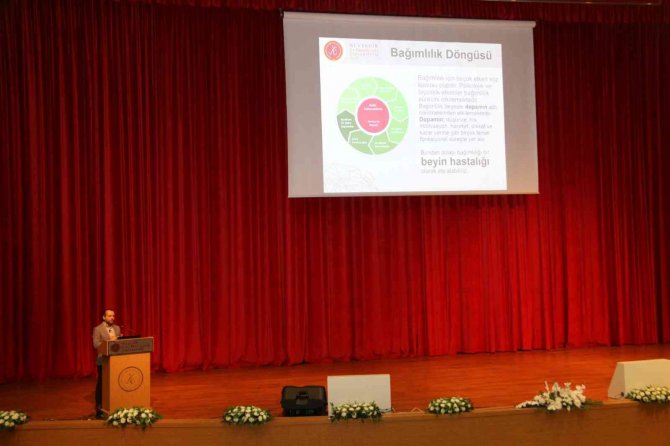 Nevü’de ‘Spor Ve Bağımlılık’ Konulu Seminer Düzenlendi