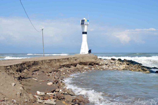 Karadeniz’in Parça Parça Yuttuğu İlçede Erozyon Giderek Artıyor