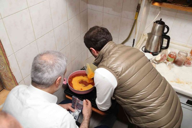 Ak Parti İ̇stanbul İ̇l Başkanı Kabaktepe Öğrencilerle Sahur Yaptı