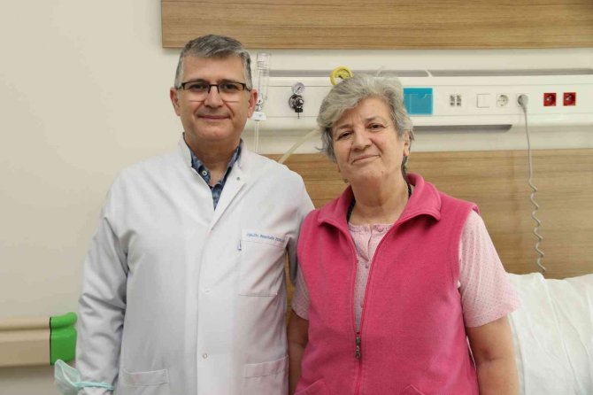 Yaşlı Kadının Karaciğerindeki Kitleye Laparoskopik Müdahale