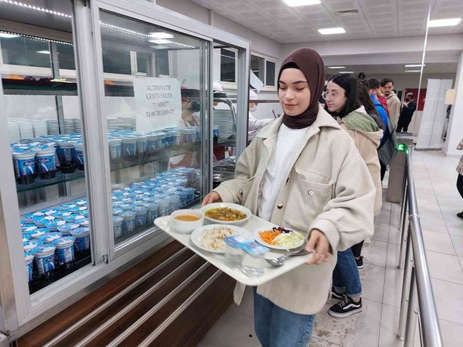 Üniversite Öğrencileri İftar Sofralarında Buluşuyor