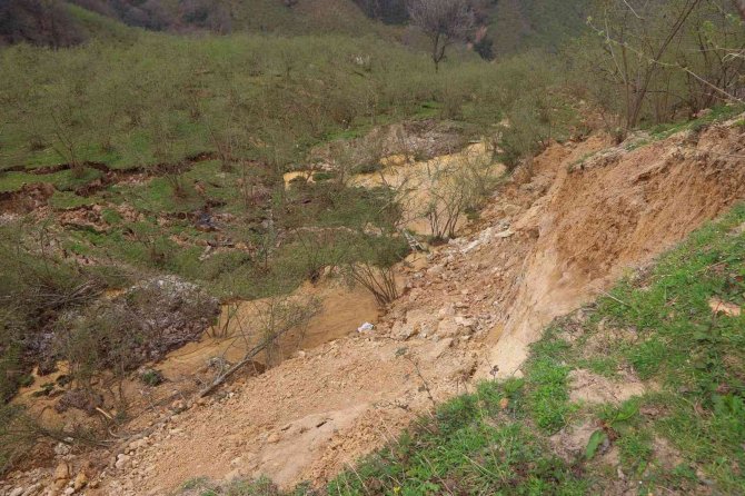 Ünye’de Heyelan Nedeniyle 13 Ev Boşaltıldı