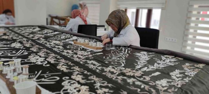 Osmangazi Han’ın Türbe Örtüsü 2 Yıldır İlmek İlmek İşleniyor