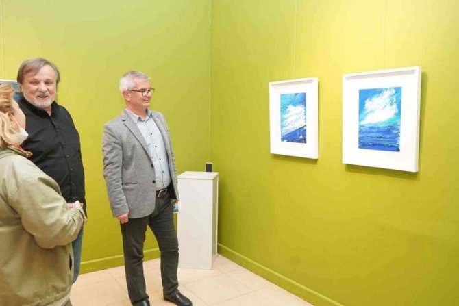 Ressam Önel’in, “Renkler Ve Lekeler” İsimli Sergisine İlgi Yoğun