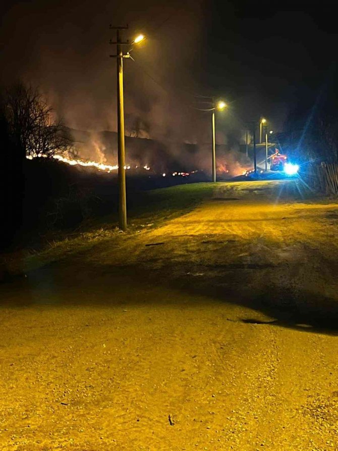 Mera Olarak Kullanılan Alanda Yangın Çıktı, 25 Dönüm Arazi Kül Oldu