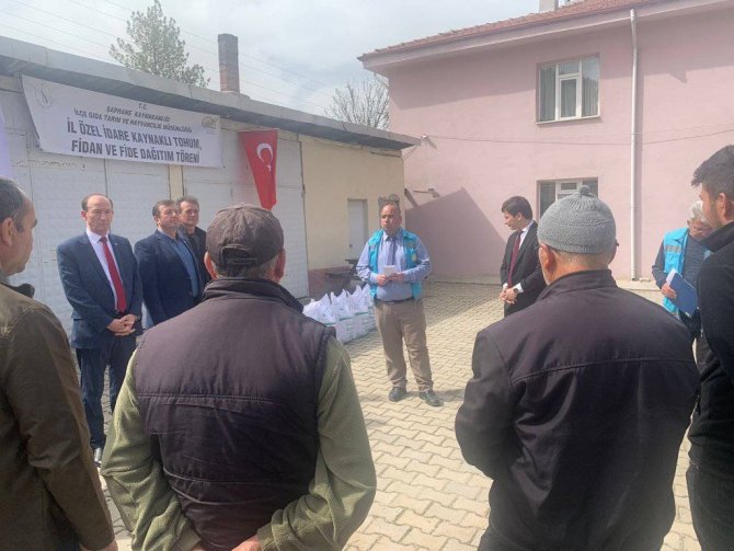 Şaphane’de Çiftçilere 640 Kilogram Kuru Fasulye Tohumu Dağıtıldı