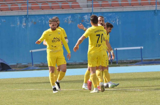 Talasgücü Belediyespor Lider Bitirmeyi Garantiledi