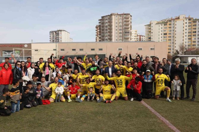 Talasgücü Belediyespor Lider Bitirmeyi Garantiledi