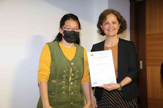 Alanya’da Turizm Çalışanları Belgelerini Aldı