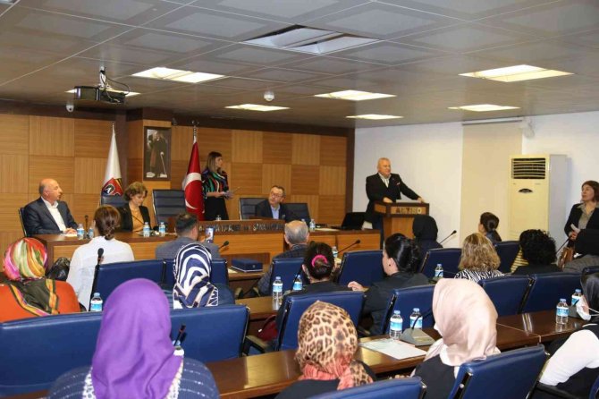 Alanya’da Turizm Çalışanları Belgelerini Aldı