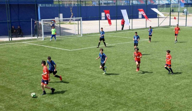 "Tbmm 23 Nisan Futbol Turnuvası" Mahallede Maç Var Yarı Final Müsabakaları Tamamlandı