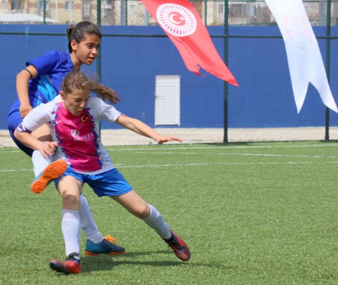 "Tbmm 23 Nisan Futbol Turnuvası" Mahallede Maç Var Yarı Final Müsabakaları Tamamlandı