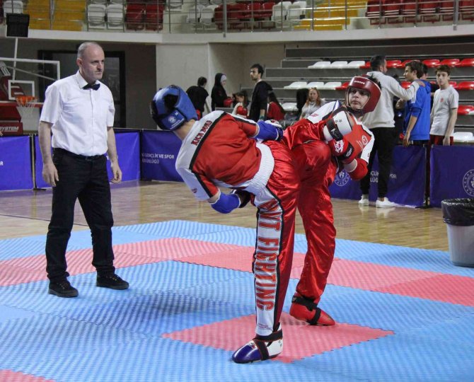 Sivas’ta Kick Boks Şampiyonası Heyecanı