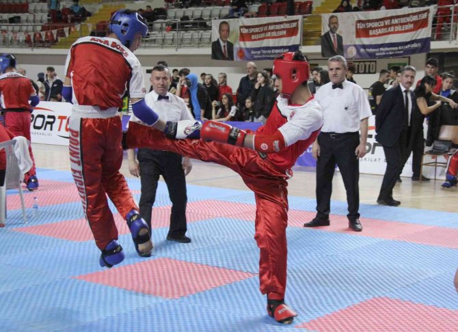 Sivas’ta Kick Boks Şampiyonası Heyecanı