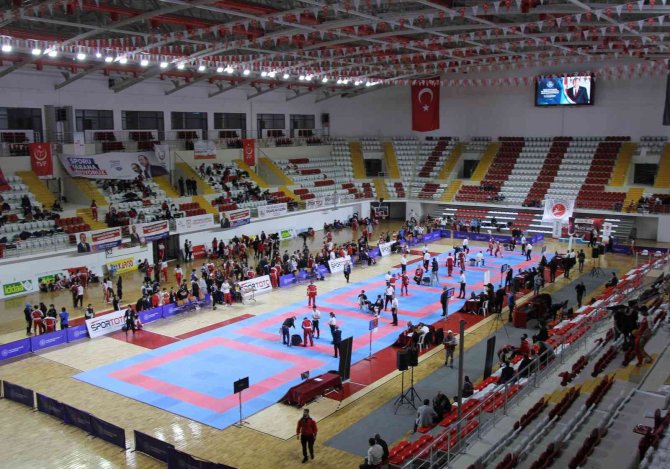 Sivas’ta Kick Boks Şampiyonası Heyecanı