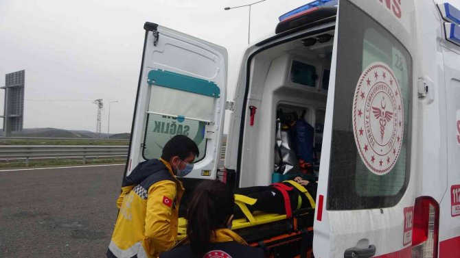 Tuzla’da Tır İle Hafif Ticari Araç Çarpıştı: 3 Yaralı