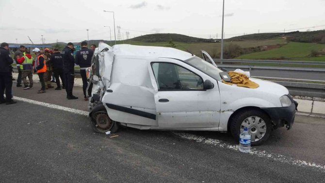Tuzla’da Tır İle Hafif Ticari Araç Çarpıştı: 3 Yaralı