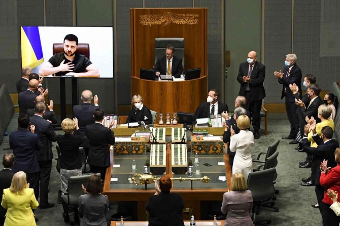 Zelenskiy, Rus Saldırılarının Başlamasından Bu Yana 19 Parlamentoya Hitap Etti