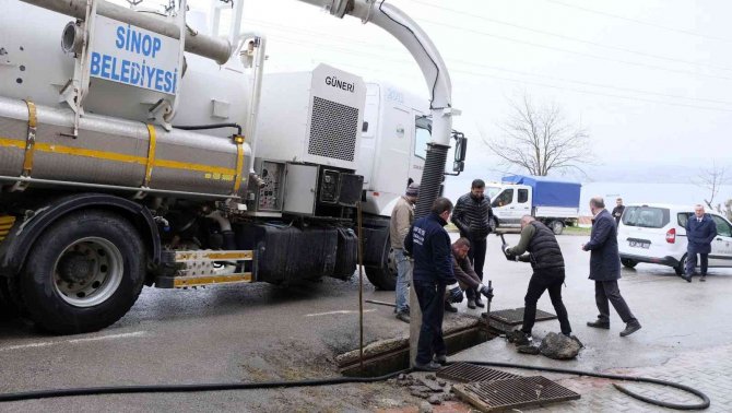 Sinop Belediyesi’nden Cadde Ve Sokaklarda Bahar Temizliği