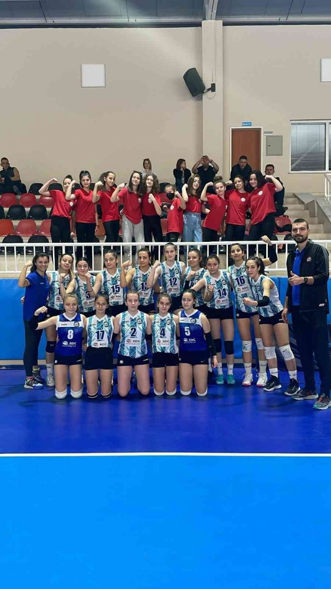 Bozüyük Belediyesi Eğitim Spor Yıldız Kız Voleybol Takımı Türkiye Yarı Finallerine Yükseldi
